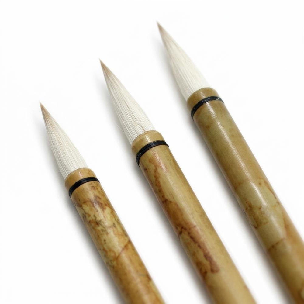 soft white-cloud wash brushes in three sizes for laying and blending colour