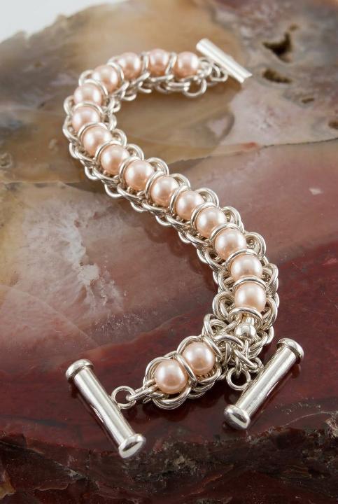 Pearls caught between links