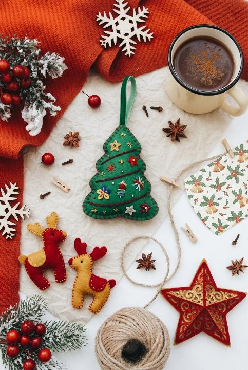 Blanket-stitched felt Christmas tree
