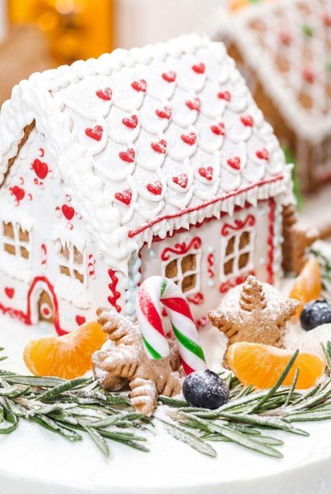 Piped icicles and a candy cane